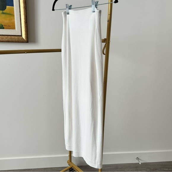 Aritzia Babaton white midi skirt with back slit crepe fabric made in Italy xxs - Picture 1 of 2